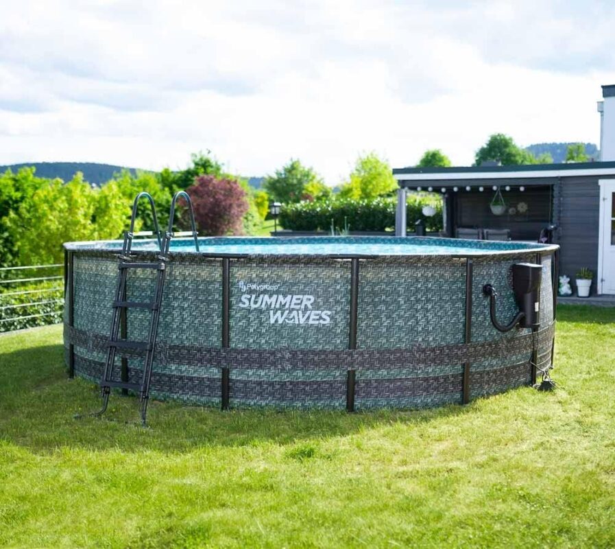 Summer Waves Frame Pool Komplettset | Rund 488x122 cm Rattanoptik Grau | Aufstellpool Set | Gartenpool & Schwimmbecken inkl. Filterpumpe, Einstiegsleiter, Abdeckplane, Bodenvlies & Reinigungsset